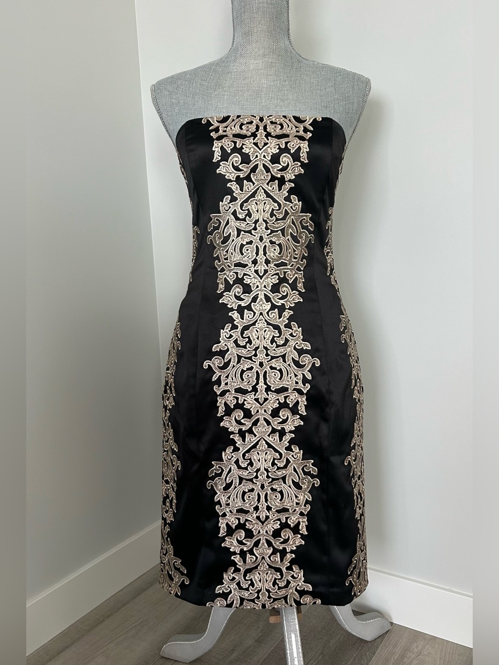 NWT Le Chateau Size S Strapless Cocktail Dress Black Satin Cream Embroidery - Picture 3 of 16